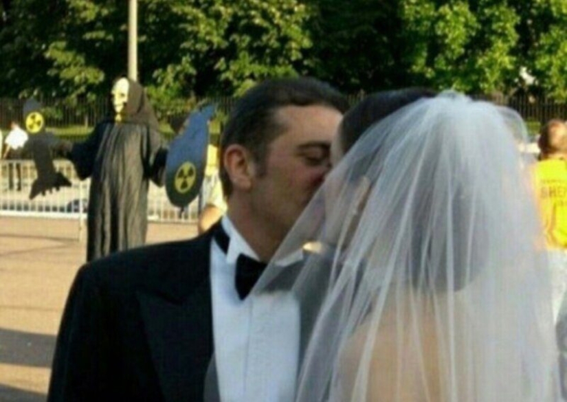 20 photos in which all the most interesting things happen in the background 20 photos in which all the most interesting things happen in the background