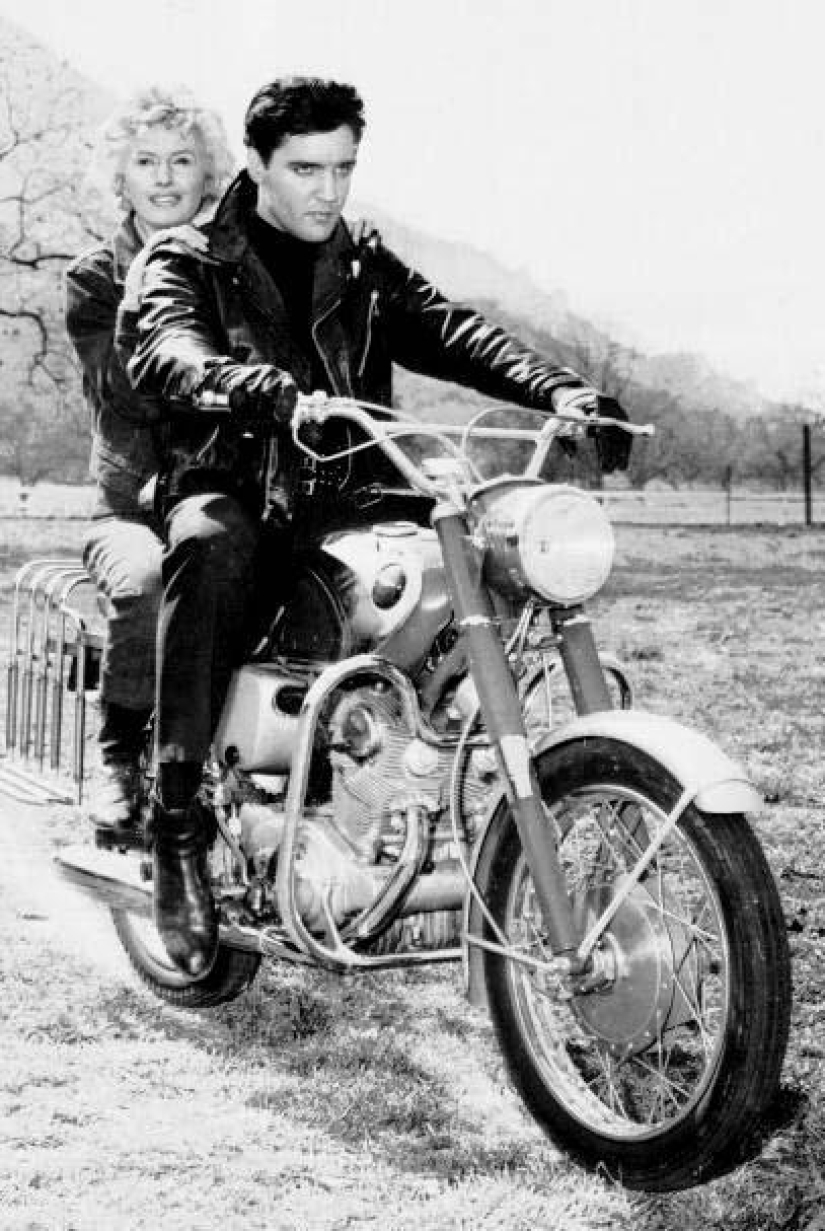 20 photos of celebrities of the twentieth century on motorcycles