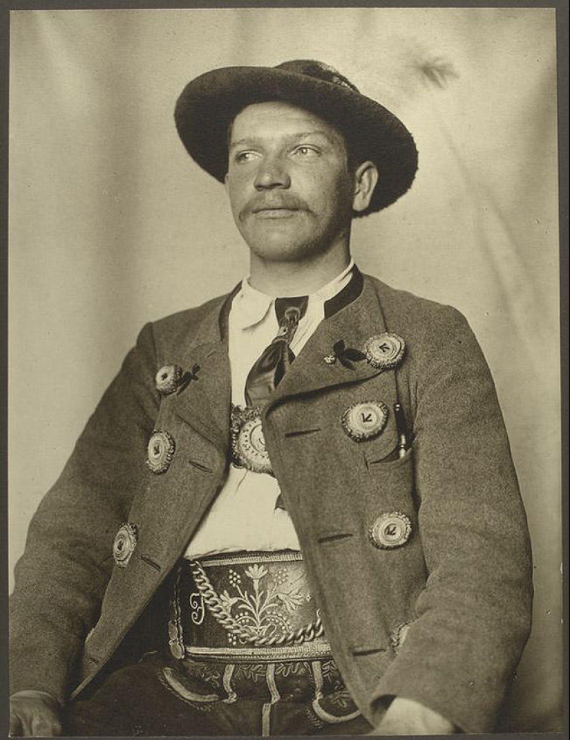20 portraits of immigrants to America at the beginning of the last century