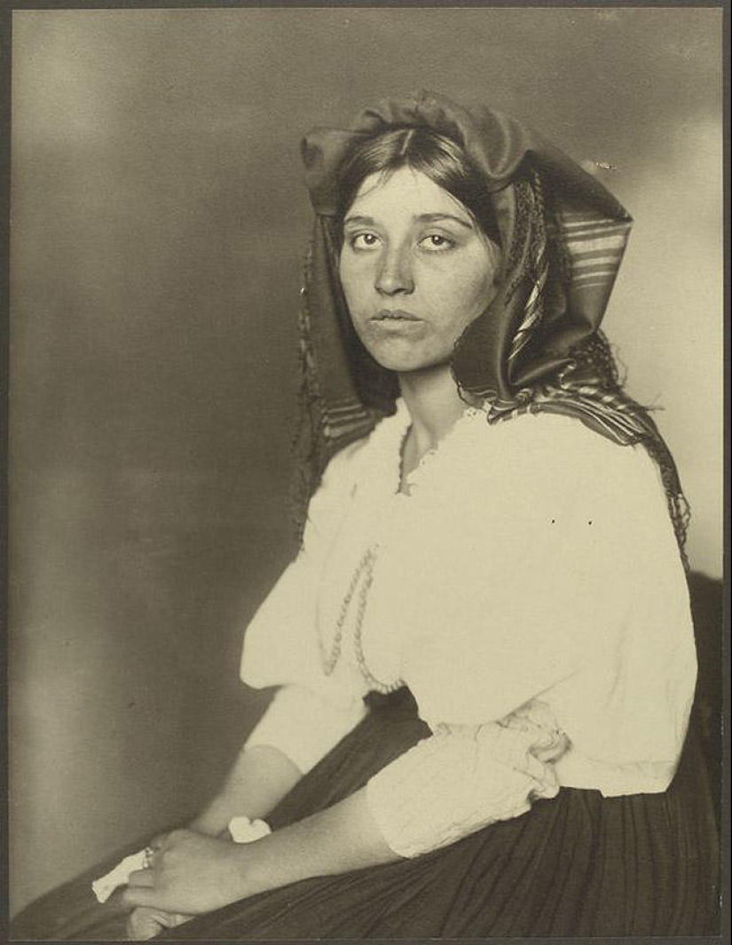 20 portraits of immigrants to America at the beginning of the last century