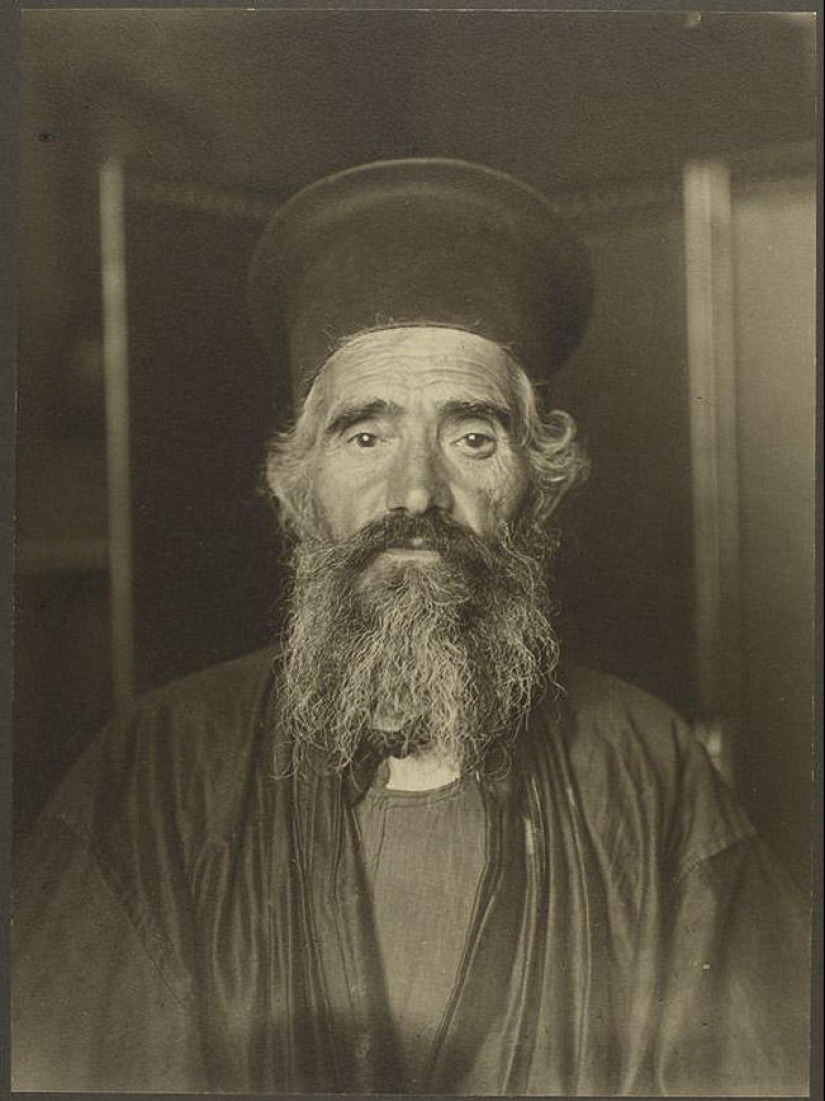 20 portraits of immigrants to America at the beginning of the last century