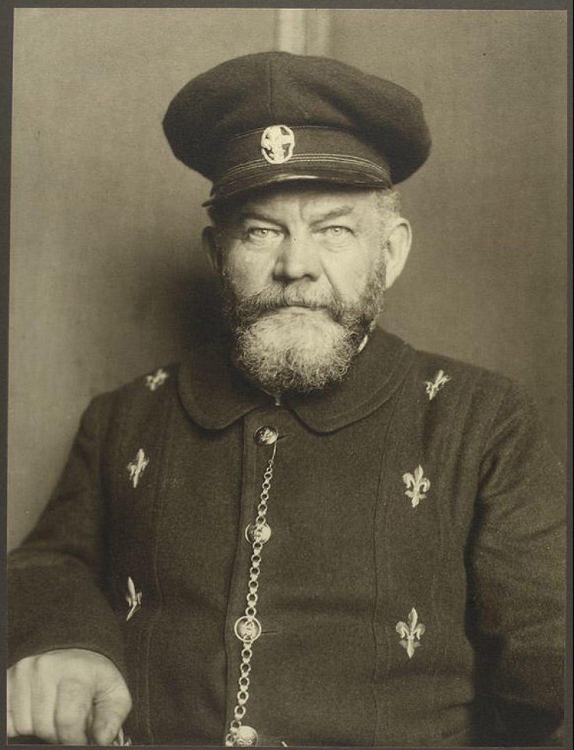 20 portraits of immigrants to America at the beginning of the last century