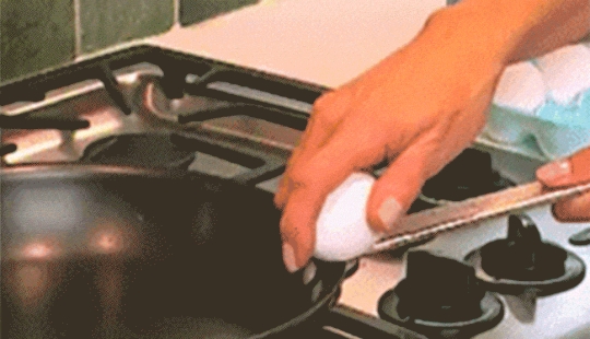 21 the most ridiculous gif about inept people from the "shop on the couch" advertisement