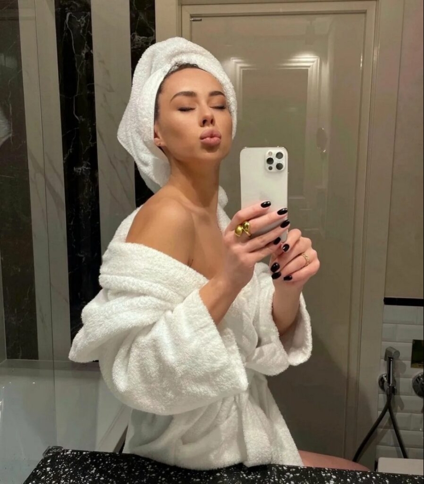 22 chicas calientes en toallas y albornoces 22 chicas calientes en toallas y albornoces