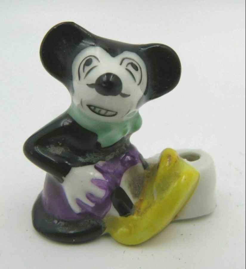 22 Crazy Antiques That Collectors Pay Big Money For