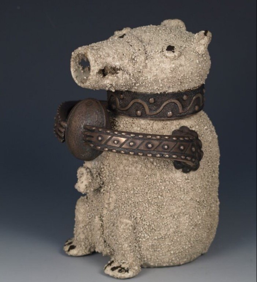 22 Crazy Antiques That Collectors Pay Big Money For