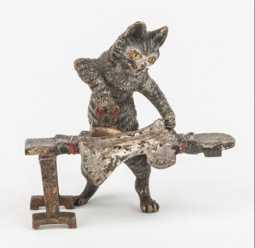 22 Crazy Antiques That Collectors Pay Big Money For