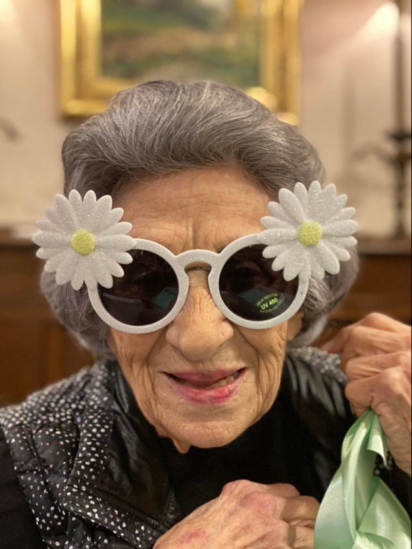 22 cute and funny photos of grandmothers who know how to surprise 22 cute and funny photos of grandmothers who know how to surprise