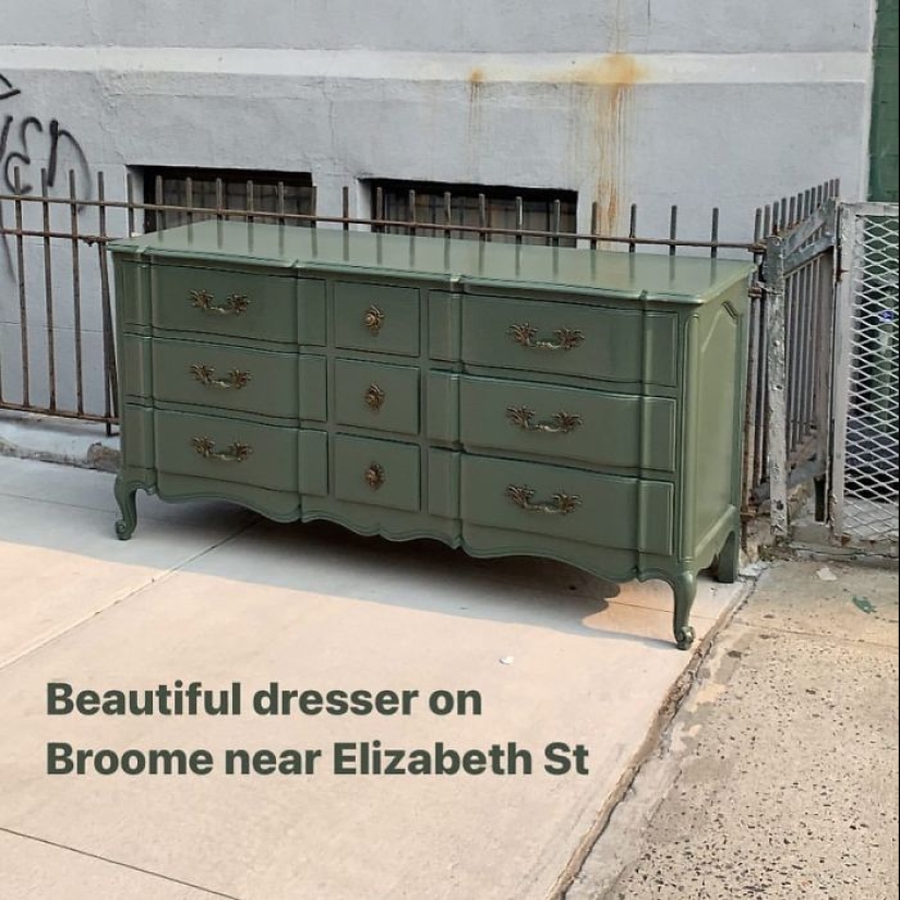 22 examples of how some people throw away and others find treasures right in the middle of the street 22 examples of how some people throw away and others find treasures right in the middle of the street