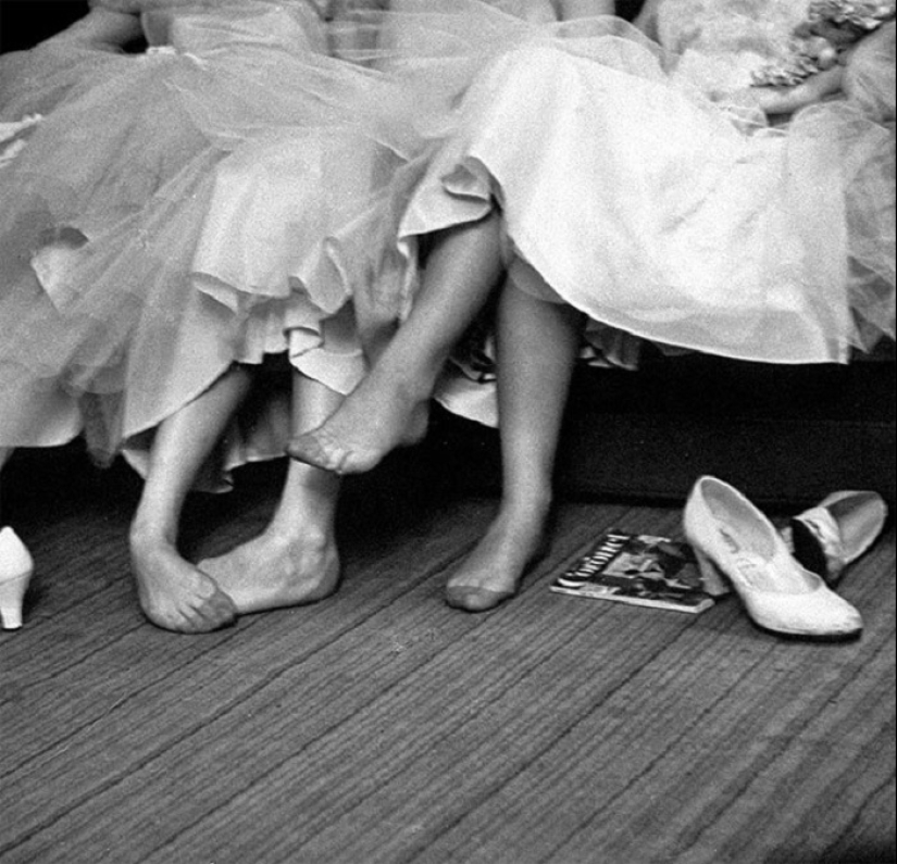 22 glamorous beauty of the mid-twentieth century in elegant stockings