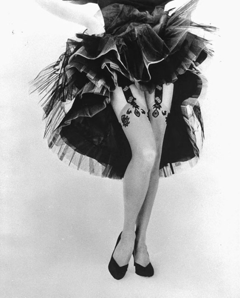 22 glamorous beauty of the mid-twentieth century in elegant stockings
