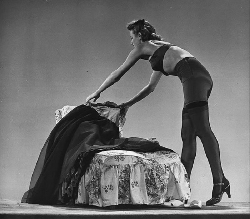 22 glamorous beauty of the mid-twentieth century in elegant stockings
