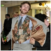 22 people who got lucky at a flea market 22 people who got lucky at a flea market