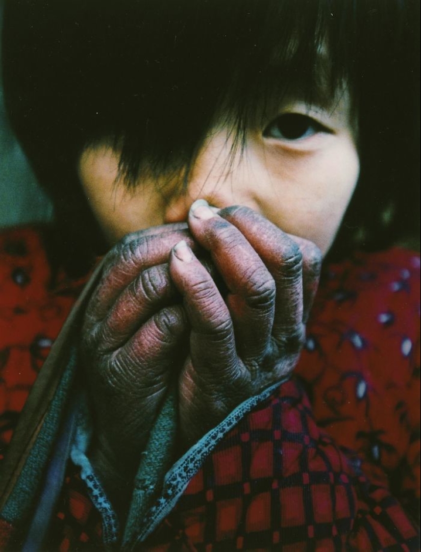 22 photographs of Chinese photographer Li Guang, who disappeared because of his beliefs