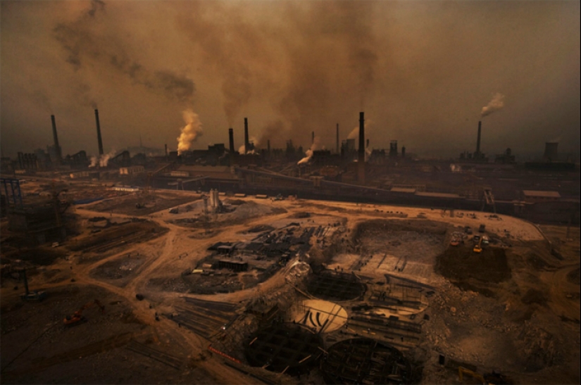 22 photographs of Chinese photographer Li Guang, who disappeared because of his beliefs