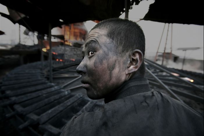 22 photographs of Chinese photographer Li Guang, who disappeared because of his beliefs