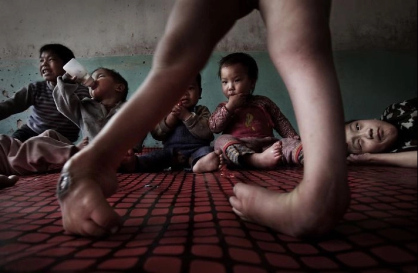 22 photographs of Chinese photographer Li Guang, who disappeared because of his beliefs