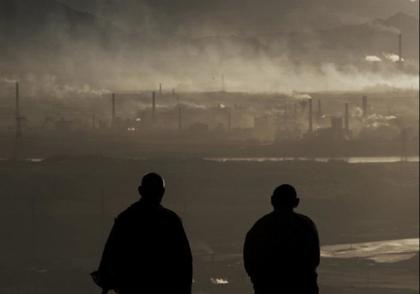 22 photographs of Chinese photographer Li Guang, who disappeared because of his beliefs