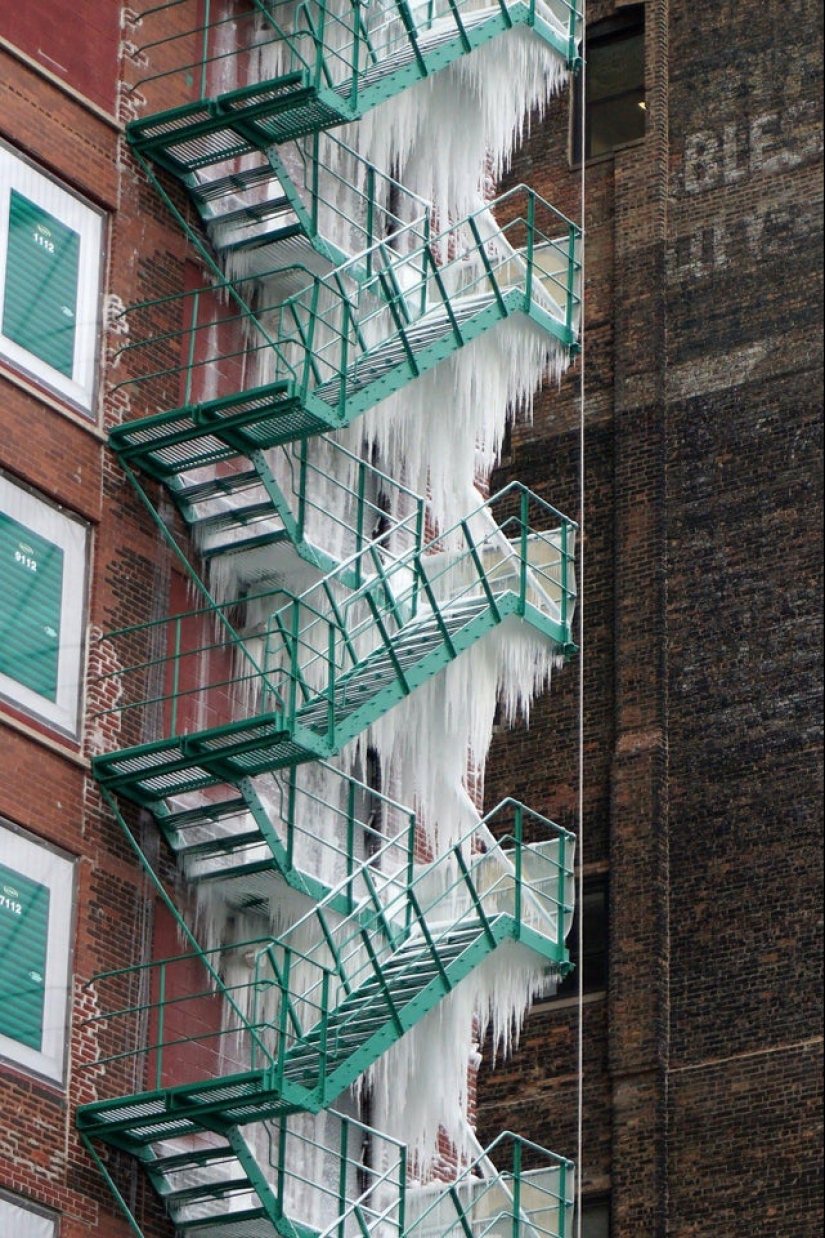 22 photos of dangerous stairs that will make your head spin