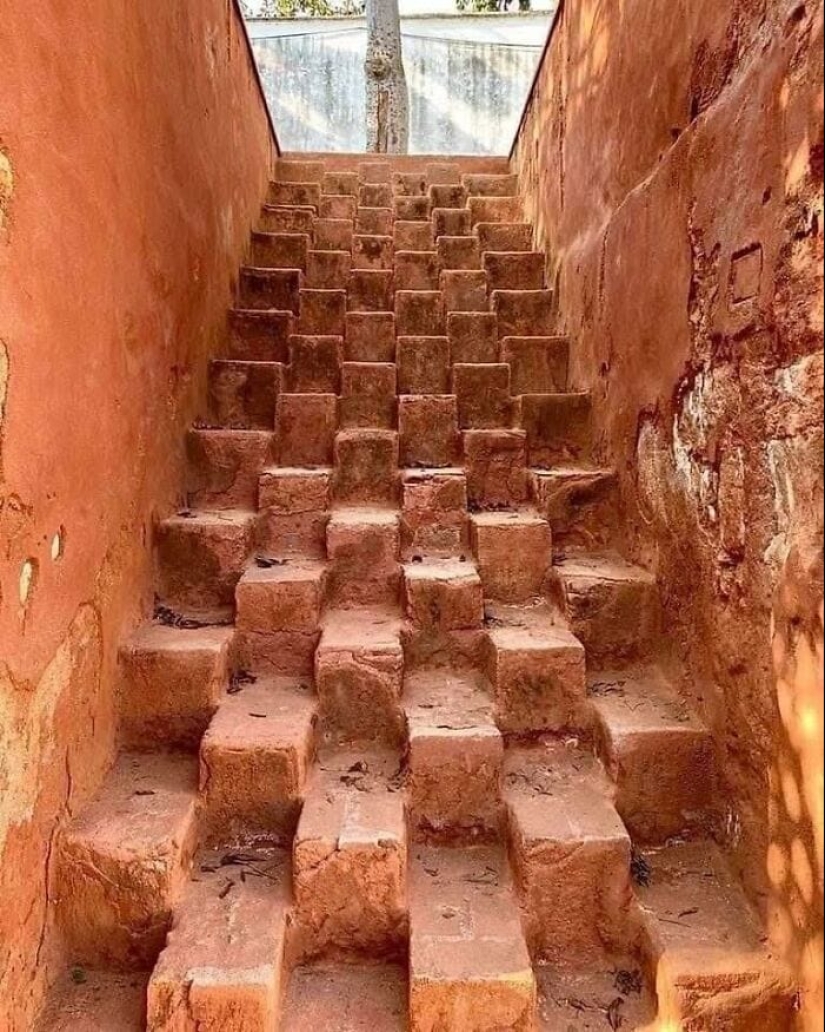 22 photos of dangerous stairs that will make your head spin