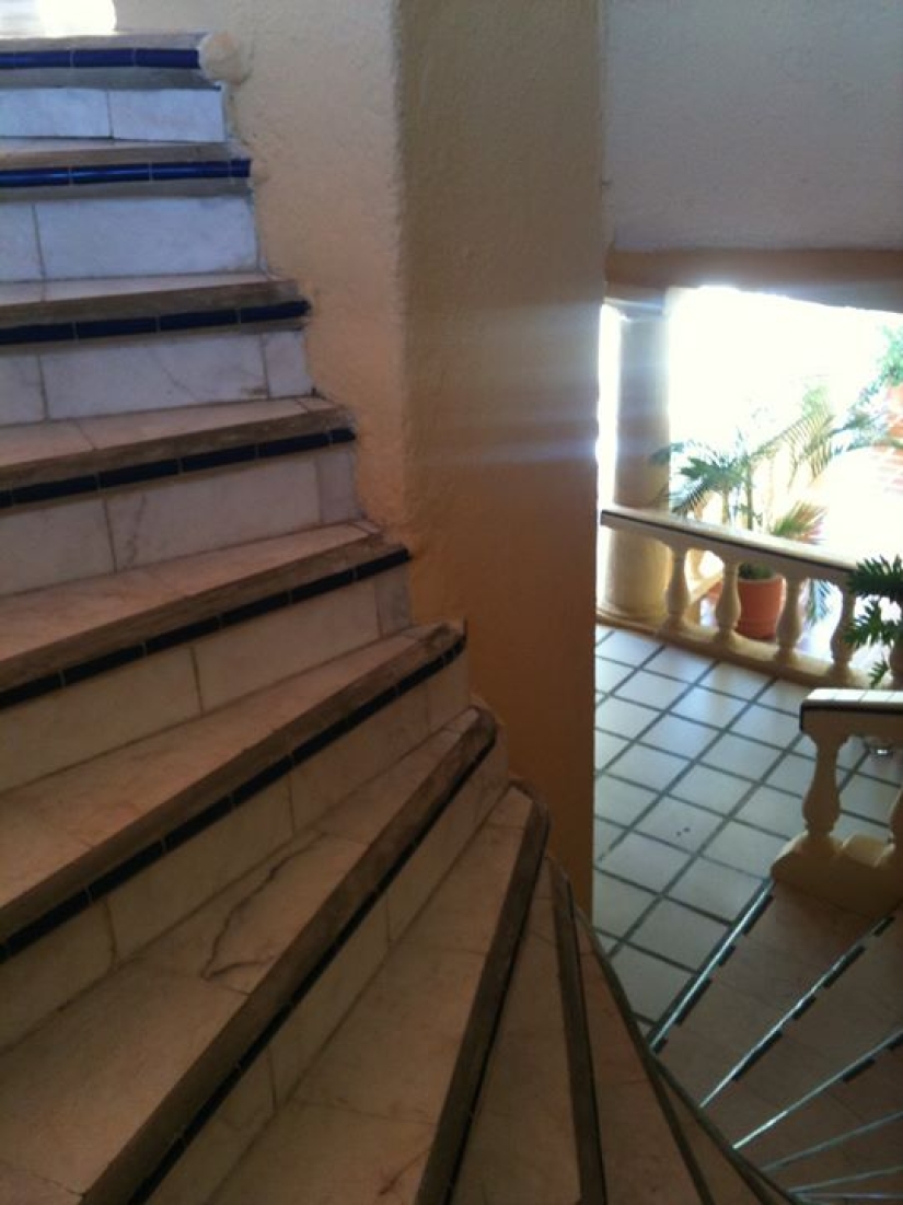22 photos of dangerous stairs that will make your head spin