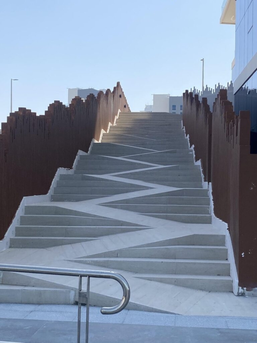 22 photos of dangerous stairs that will make your head spin