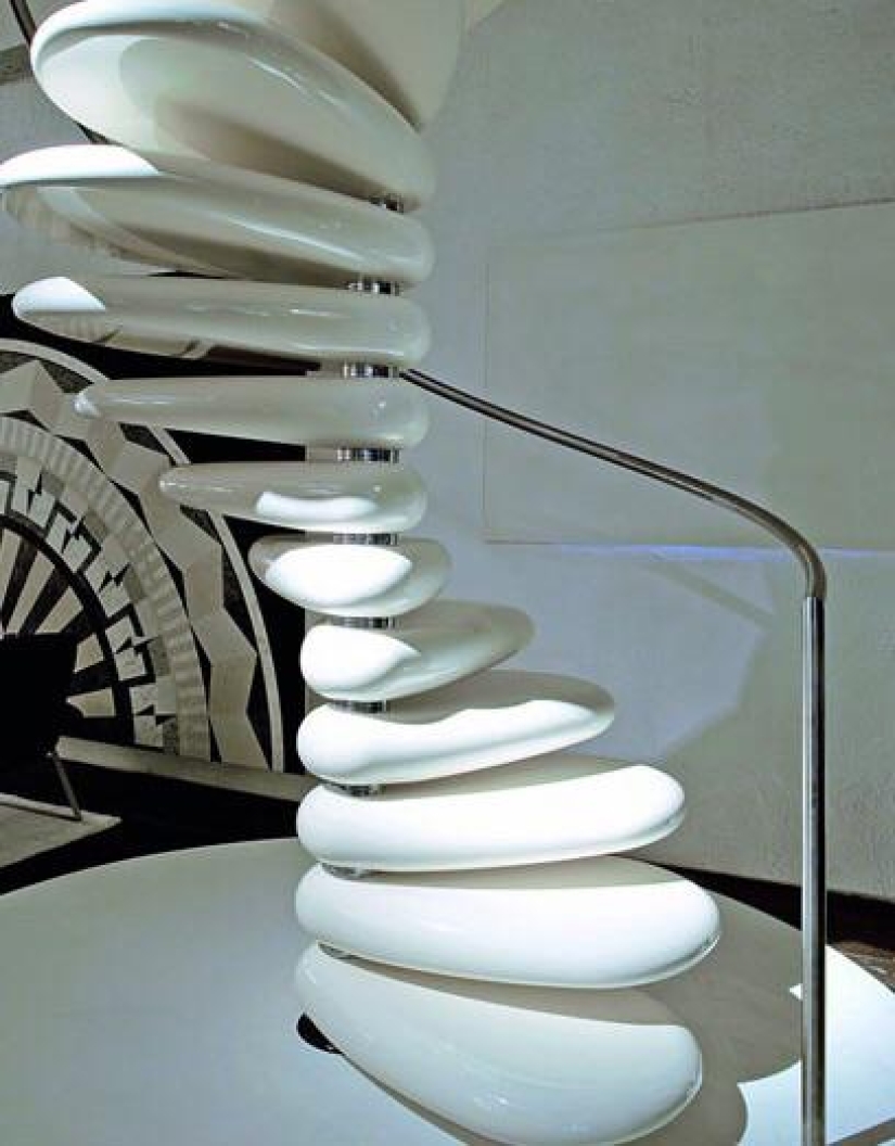 22 photos of dangerous stairs that will make your head spin