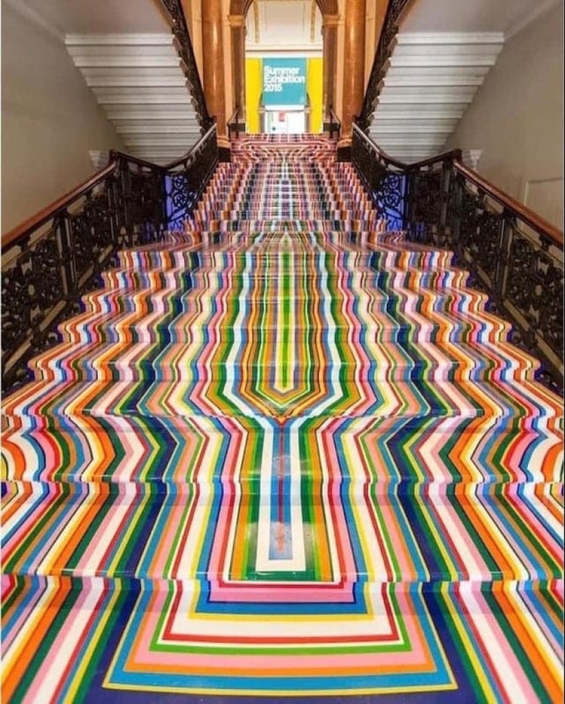 22 photos of dangerous stairs that will make your head spin
