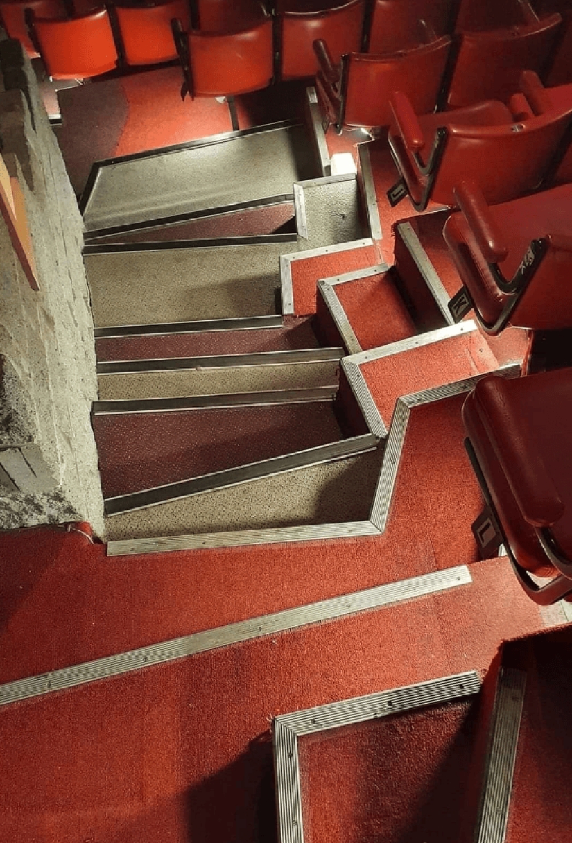 22 photos of dangerous stairs that will make your head spin