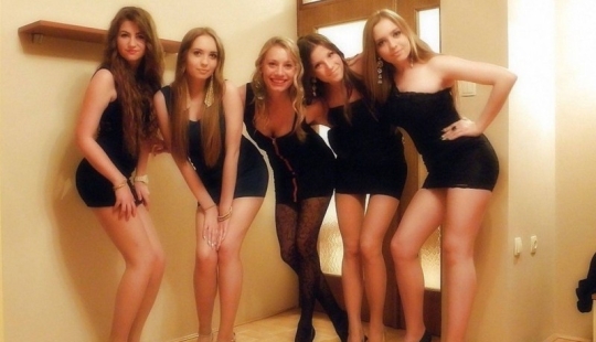 22 photos of girls in too short dresses 22 photos of girls in too short dresses