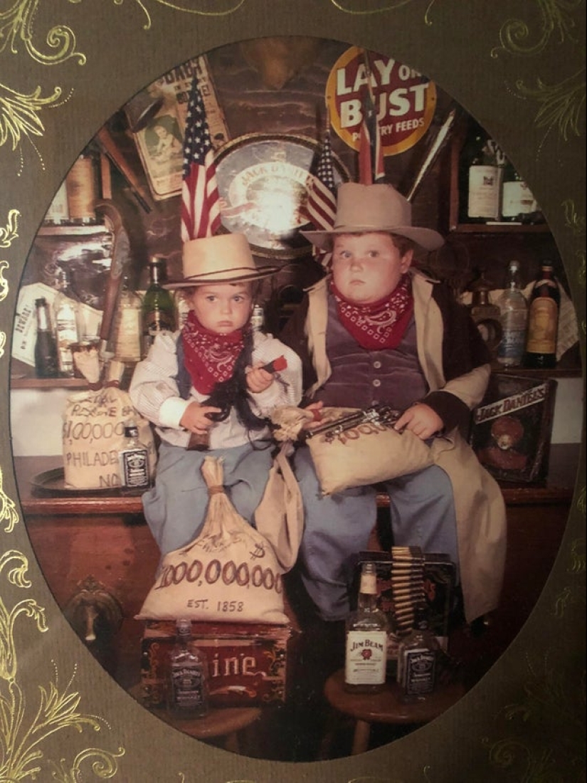 22 photos that perfectly convey what it means to live with brothers and sisters
