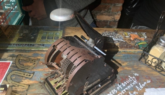 24 interesantes, pero oscuro sujeto, el cual tuve que pedir en la Red 24 interesantes, pero oscuro sujeto, el cual tuve que pedir en la Red