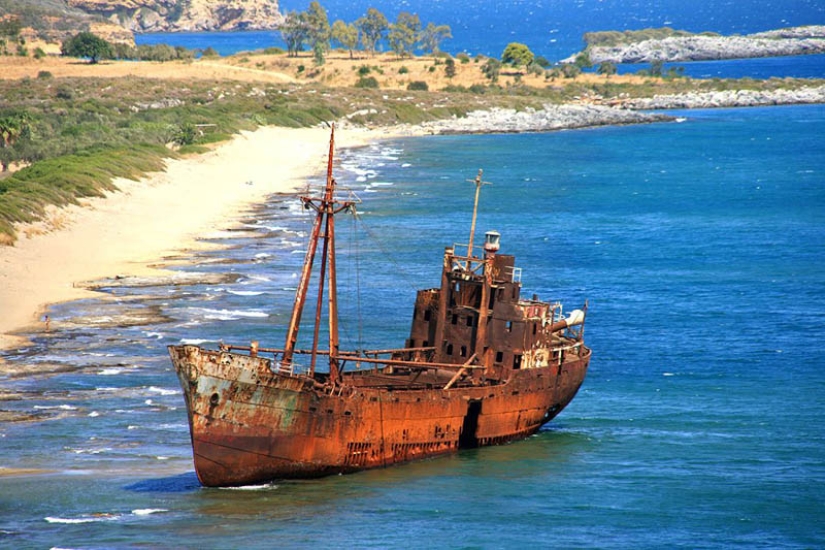 25 abandoned ships from around the world 25 abandoned ships from around the world