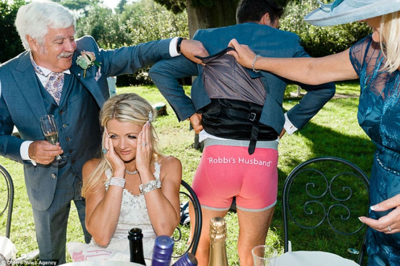 25 fotos de boda que cualquier novia preferiría quemar