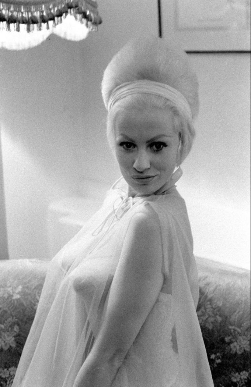 25 fotos seductoras de la rompecorazones Sabrina, la británica Marilyn Monroe 25 fotos seductoras de la rompecorazones Sabrina, la británica Marilyn Monroe