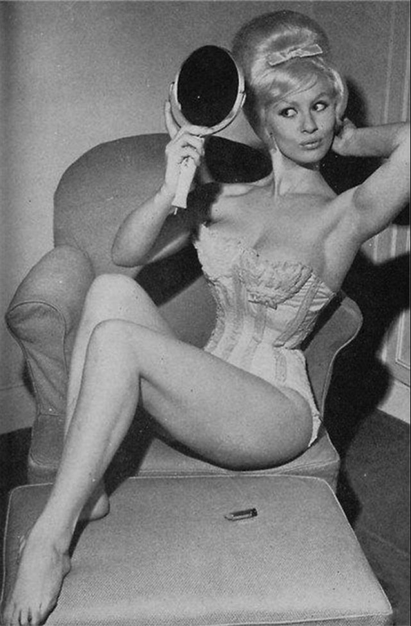 25 fotos seductoras de la rompecorazones Sabrina, la británica Marilyn Monroe 25 fotos seductoras de la rompecorazones Sabrina, la británica Marilyn Monroe