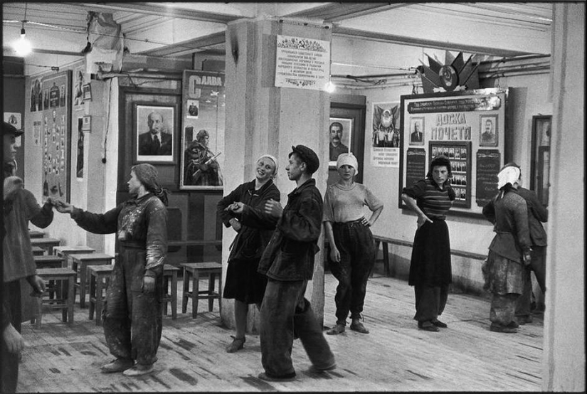 25 frames of Henri Cartier-Bresson about Soviet life in 1954 25 frames of Henri Cartier-Bresson about Soviet life in 1954