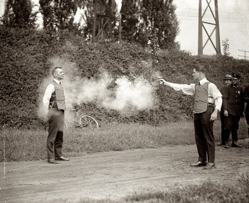 25 historical photos that captured the dramatic moments of the past 25 historical photos that captured the dramatic moments of the past