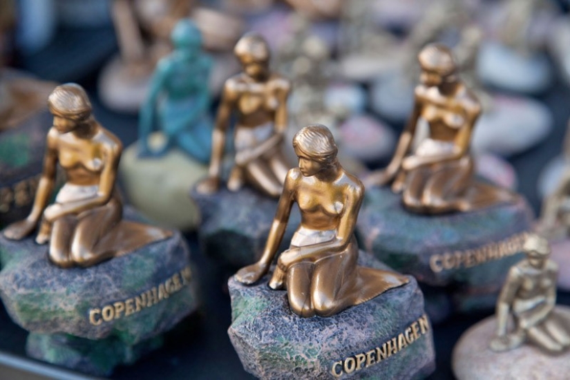 25 most popular souvenirs from around the world