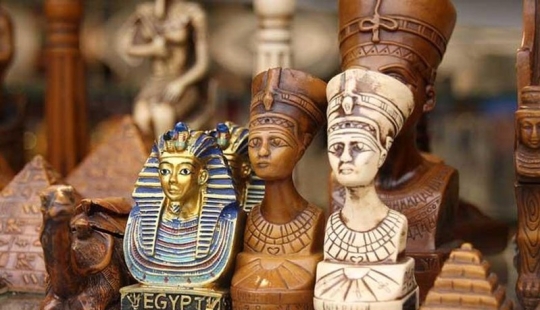 25 most popular souvenirs from around the world 25 most popular souvenirs from around the world