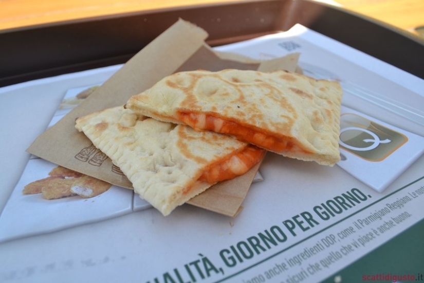 25 Unique Dishes Offered by McDonald's Restaurants Around the World