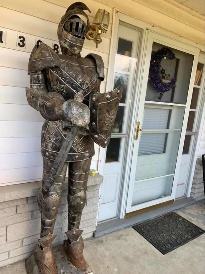 25 unusual things bought at flea markets and thrift stores