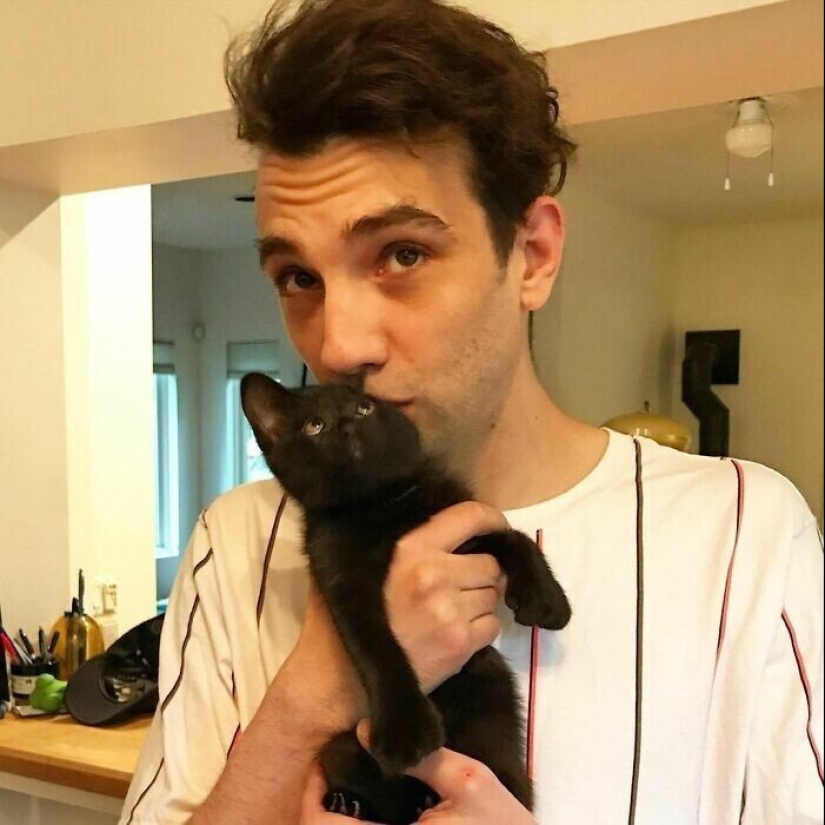 30 celebridades que aman a los gatos
