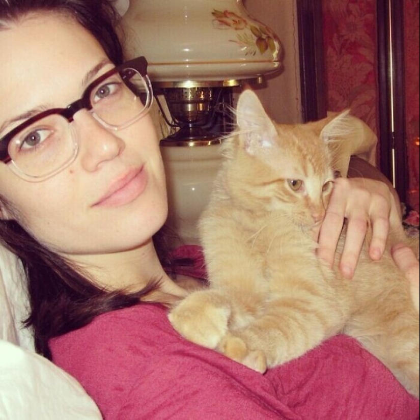 30 celebridades que aman a los gatos
