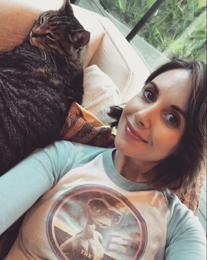30 celebridades que aman a los gatos