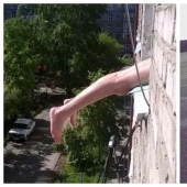 30 examples of extreme sun baths on the roof, in the window and not only 30 examples of extreme sun baths on the roof, in the window and not only