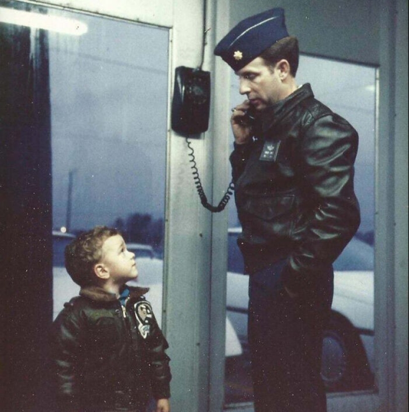 30 fotos de padres jóvenes que eran definitivamente más geniales que nosotros hoy
