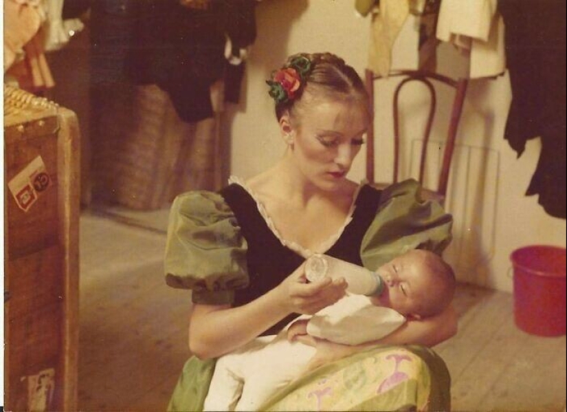 30 fotos de padres jóvenes que eran definitivamente más geniales que nosotros hoy