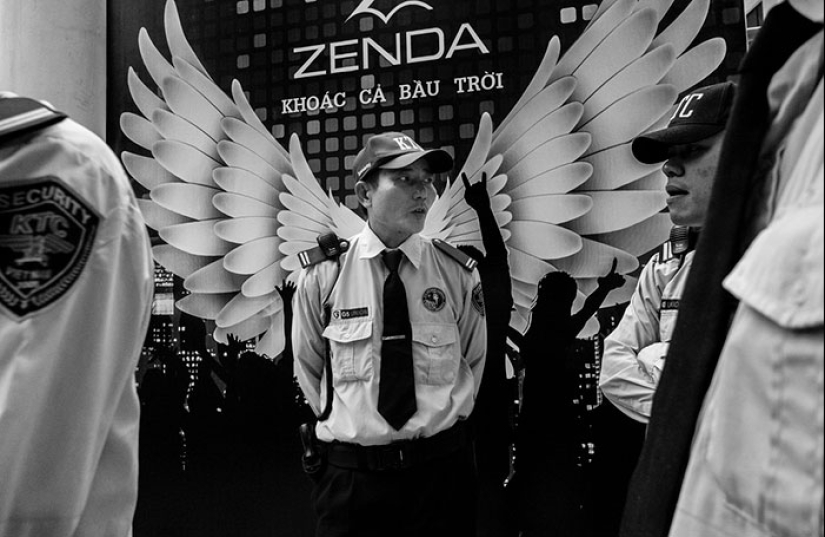 30 frames of street photography with perfect timing