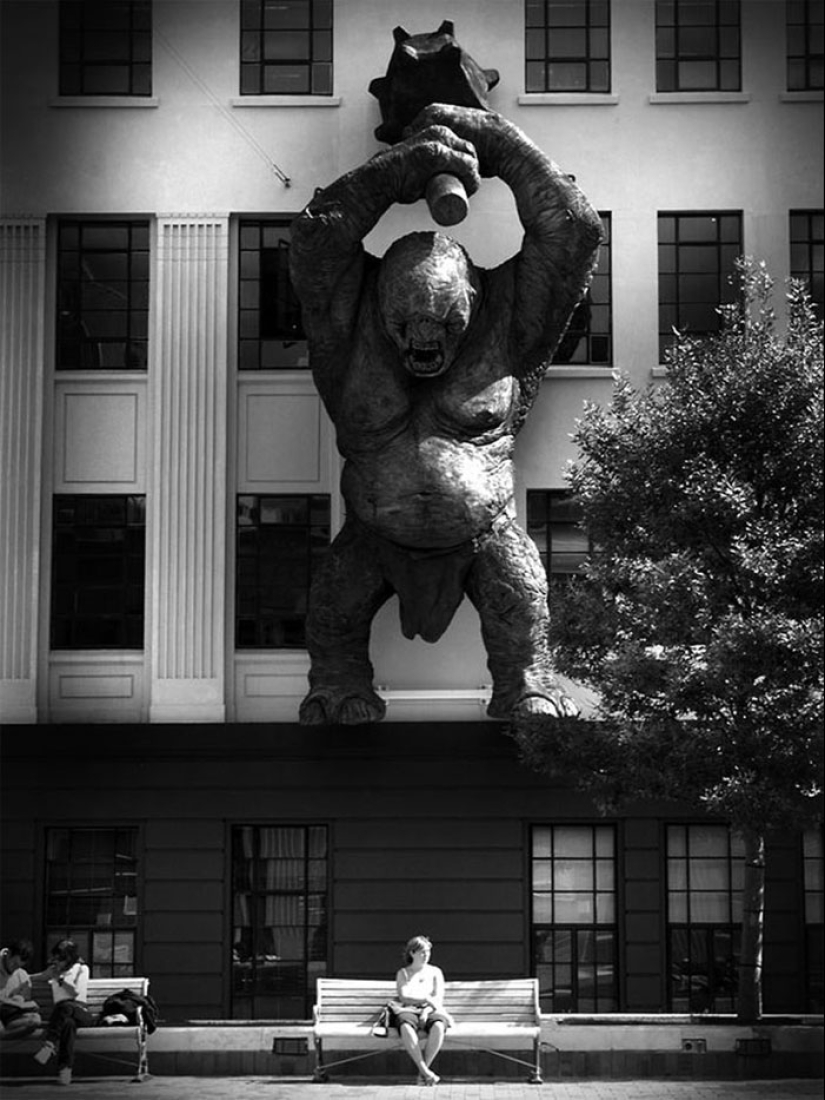 30 frames of street photography with perfect timing